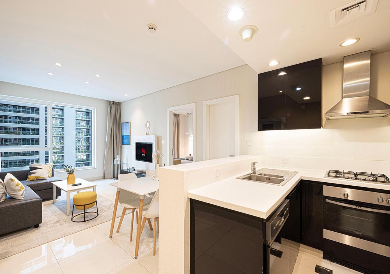 5 Min Mall & Fountain - Partly Burj Khalifa View - Swimingpool - Business Bay Apartment