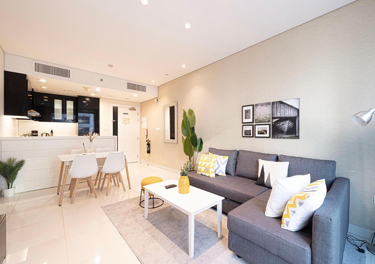 5 Min Mall & Fountain - Partly Burj Khalifa View - Swimingpool - Business Bay Apartment *