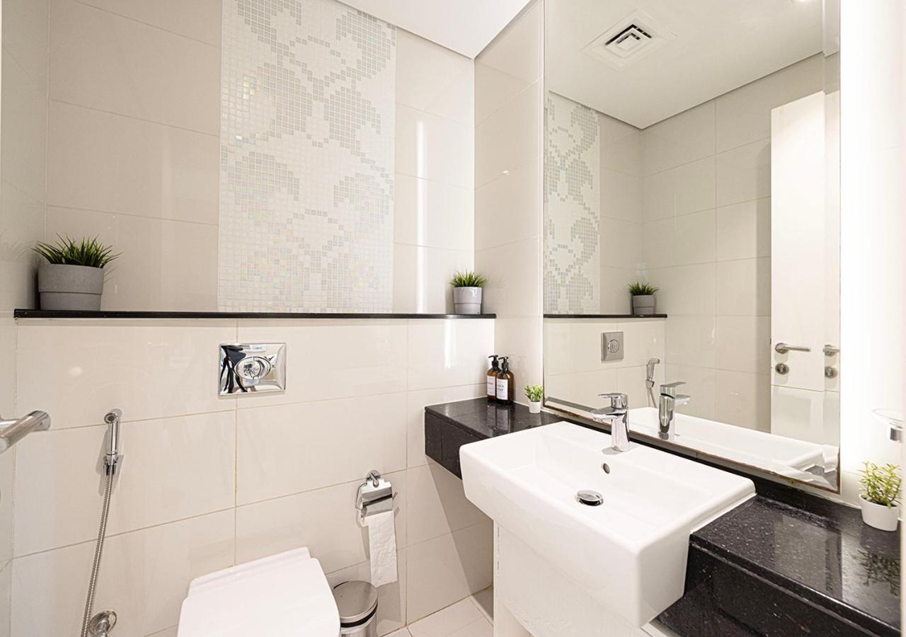 5 Min Mall & Fountain - Partly Burj Khalifa View - Swimingpool - Business Bay Dubai